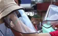 Học sinh đeo nón tấm chắn có thể bị mỏi mắt, đau đầu, cận thị