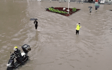 Cảnh mưa gây ngập lụt ở thành phố gần đập Tam Hiệp