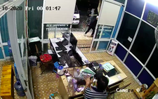 Khởi tố vụ côn đồ đập phá tài sản, ném chất bẩn uy hiếp doanh nghiệp
