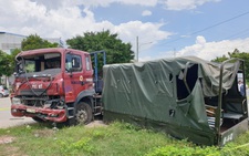 Xe biển đỏ chở dân quân tông nhau với xe đầu kéo, 1 người chết, 6 người bị thương