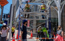 New York trở lại làm việc, đeo khẩu trang và đo thân nhiệt