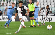 Ronaldo xác lập kỷ lục ghi bàn, Juventus tiệm cận chức vô địch Serie A