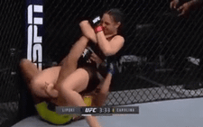 Xem 'nữ hoàng bạo lực' tung tuyệt chiêu hạ knock-out đối thủ