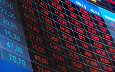 'Bão tố' quét hơn 3,4 tỉ USD vốn hóa trên sàn chứng khoán