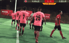 Video: Tức giận vì bị phạt, cầu thủ Trung Quốc đánh vào gáy khiến trọng tài nằm... 'đo sân'