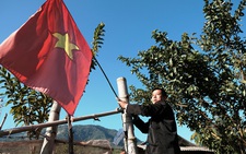 Cờ Tổ quốc trên ngôi nhà cực Tây biên ải