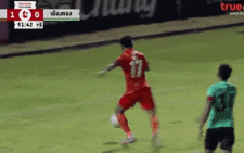 Trở lại bắt chính, Văn Lâm cứu thua ngoạn mục trên vạch vôi cho Muangthong United