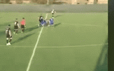 Video: Đi bóng từ sân nhà loại 6 cầu thủ rồi ghi 'siêu phẩm kinh điển' như Maradona