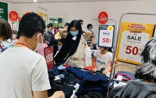TP.HCM: Người dân đổ xô mua sắm, 'mừng Quốc khánh sale thả phanh'