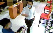 Bắt nghi phạm chuyên lừa đảo mua điện thoại, rượu ở TP.HCM