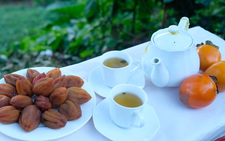 Quả hồng ngậm đầy nắng gió