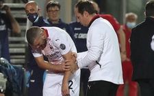 Khoảnh khắc té ngã làm trật khớp tay của sao AC Milan