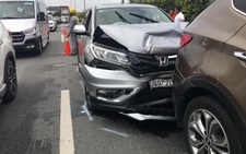 Bốn xe tông nhau trên cao tốc ngày đầu năm mới