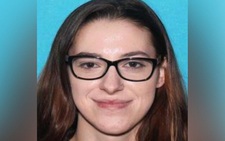 FBI điều tra nghi vấn người biểu tình lấy cắp máy tính của bà Nancy Pelosi bán cho Nga