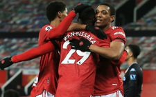 Đánh bại Aston Villa 2-1, Man United tạm 'bắt kịp' Liverpool