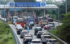 Đi Vũng Tàu, Đà Lạt vẫn phải xếp hàng trả phí
