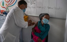 Các nhà sản xuất vắc xin tính toán nâng cấp phiên bản phòng ngừa biến thể virus