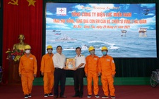 Điện lực Miền Nam trao quà xuân cho con em chiến sĩ Vùng 2 Hải quân