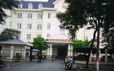 Một thẩm phán tòa án nhân dân quận tử vong trong phòng làm việc