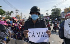 Hàng trăm bà con miền Tây bắt đầu rời TP.HCM lên xe tỉnh mình về quê