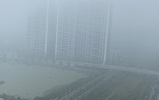 Giữa trưa, trời Hà Nội mịt mù như Sa Pa, kèm mưa, lạnh