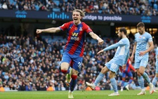 Crystal Palace quật ngã Man City, Liverpool bị Brighton cầm chân dù dẫn trước 2-0