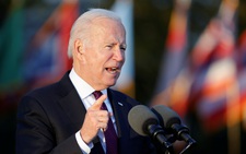 Tổng thống Biden âm tính sau khi nhân viên Nhà Trắng bay cùng mắc COVID-19