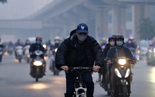 Trời chiều Hà Nội 'mịt mờ' do chất lượng không khí ở mức xấu