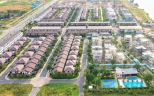 Không khí nhộn nhịp tại thành phố bên sông Waterpoint
