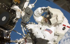 NASA hoãn chuyến đi bộ ngoài Trạm Vũ trụ quốc tế