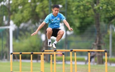 Giữ đôi chân cho Hùng Dũng