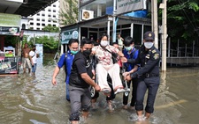 Thống đốc Bangkok xin lỗi dân vì ngập nặng do triều cường