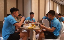 Tuyển Việt Nam phải mua thêm đồ ăn cho đủ no và ngon miệng