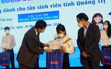 Hai tấn lúa và suất học bổng nghĩa tình