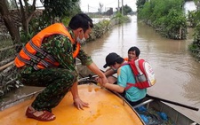 Cứu dân trong lũ dữ