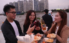 Lần đầu tiên TP.HCM có buýt sông vào ban đêm