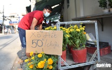 Chưa 30, hoa, dưa, trái cây 'xổ hết', 'xả hết' chạy 'dịch' về nhà ăn Tết