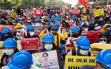 Facebook xóa sổ trang tin của quân đội Myanmar