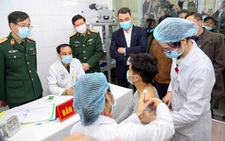 Mua vắc xin nhưng 'hàng nội' mới là kế lâu dài