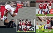 Arsenal 'nghẹt thở' giành vé đi tiếp