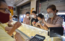 Hôm qua lao dốc không phanh, hôm nay giá vàng tiếp tục đi xuống