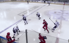Bị bóng đập trúng đầu, sao hockey Nga qua đời ở tuổi 19