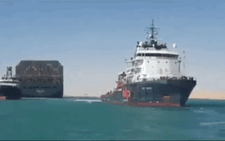 Tàu Ever Given lướt sóng trên kênh đào Suez sau khi được giải cứu