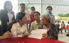 Đoàn đại biểu TP.HCM hỗ trợ gia đình 6 người tử vong do hỏa hoạn tại TP Thủ Đức