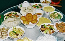 Nhớ cỗ chay chùa Phụng Thánh