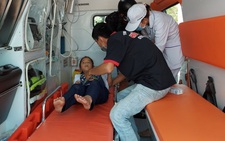 Hàng chục học sinh bị ngộ độc phải nhập viện: 'Đồ chơi giống miếng hạ sốt, ngâm nước thì nở như sứa'