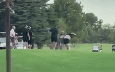 Dự giải đấu từ thiện, hai golf thủ 'say rượu' đánh nhau như... quyền anh hạng nặng