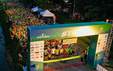 Chạy marathon trên cung đường ngập sắc xanh ở đô thị Ecopark
