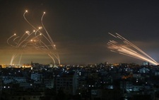 Video lá chắn Vòm Sắt của Israel đánh chặn rocket từ Dải Gaza