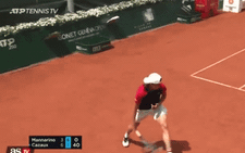 Lần đầu chơi ở ATP, tay vợt 18 tuổi gây sốt với cú đánh ghi điểm 'không tưởng'